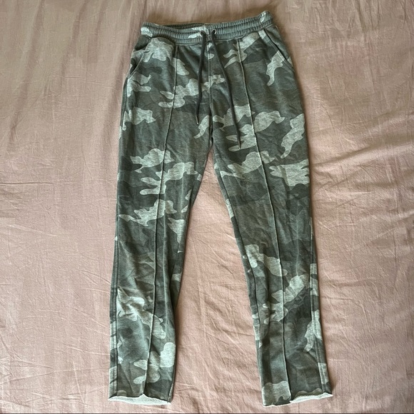 GARAGE camo sweatpants - Picture 1 of 3